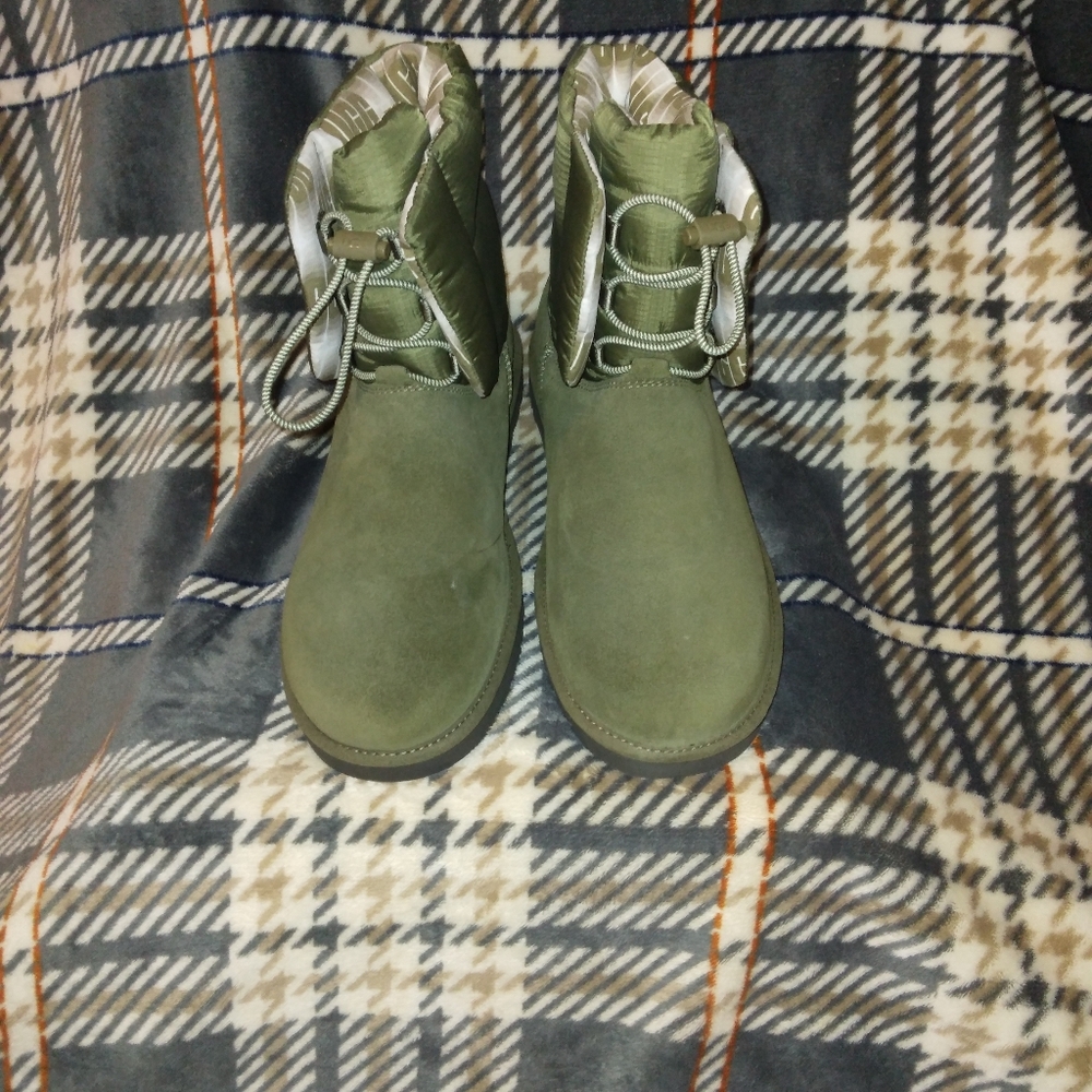 NEW UGG Classic MaxiToggle Winter Boots Women's size 11 Green Suede 1130670 NWOT